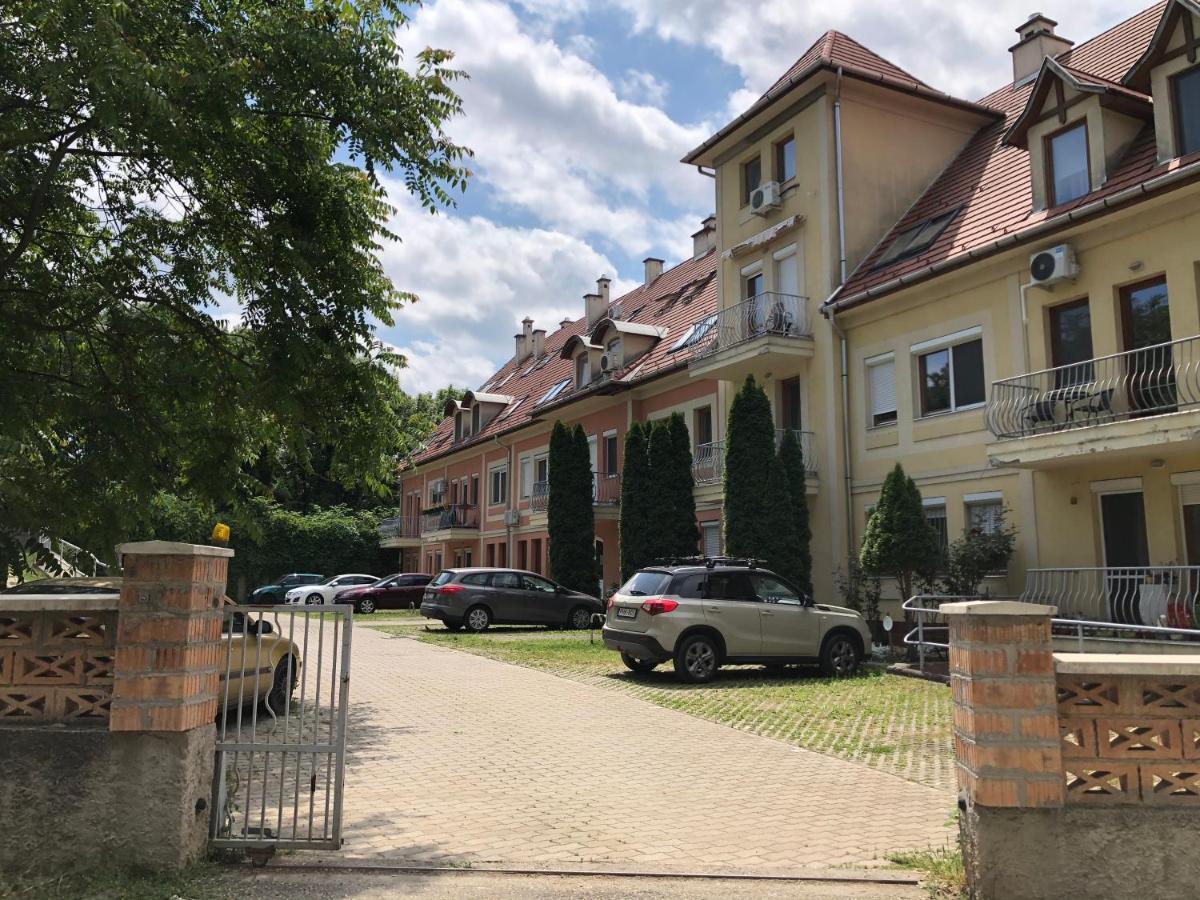 Capri Apartman Eger Exterior foto